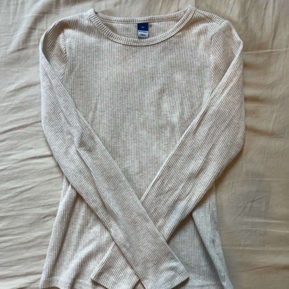 Old navy long sleeve! - Picture 1 of 2